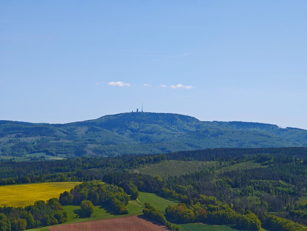 Blick vom Hörselsberg zum Inselsberg